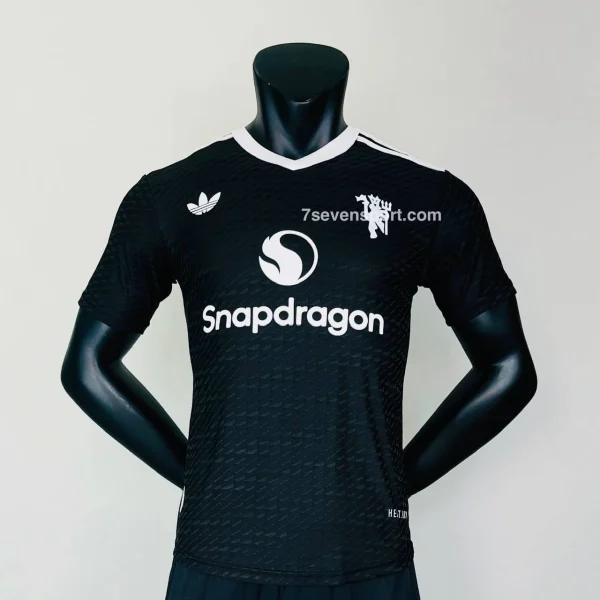 کیت پلیری منچستر یونایتد دروازه‌بانی مشکی 2025 - سون اسپرت