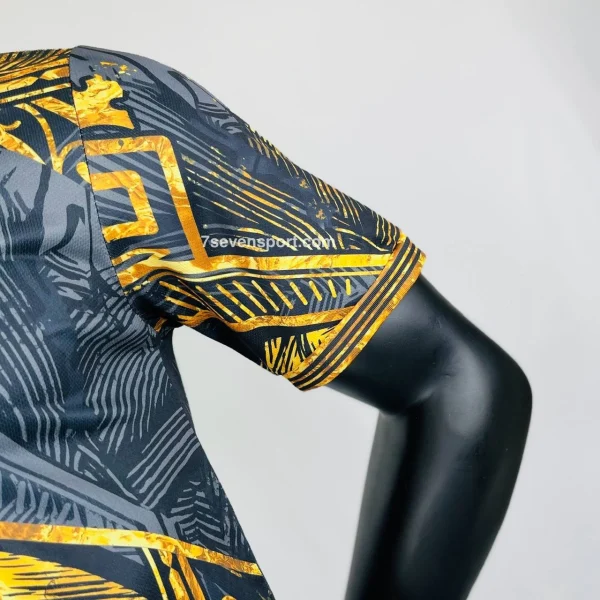 کیت رئال مادرید پردیتور 2 کانسپت مشکی طلایی 2025 - سون اسپرت