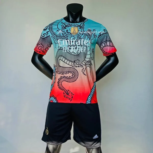کیت رئال مادرید دراگون فیروزه‌ای قرمز کانسپت 2025 - سون اسپرت