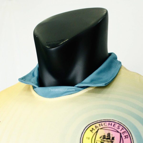 کیت منچستر سیتی چهارم آبی کرم 2025 - سون اسپرت