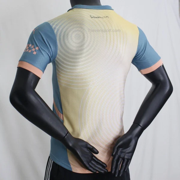 کیت پلیری منچستر سیتی چهارم کرم آبی 2025 - سون اسپرت