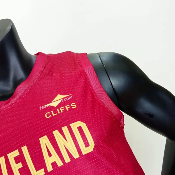 ست بسکتبالی کیلیولند زرشکی - سون اسپرت