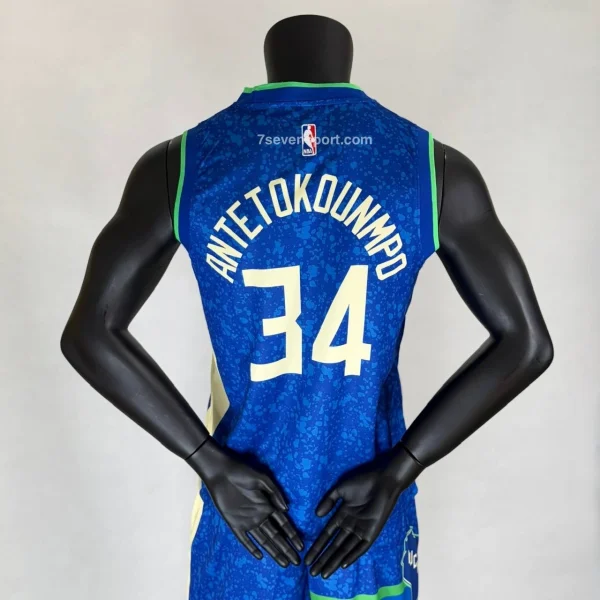 ست بسکتبالی میلواکی آبی - سون اسپرت