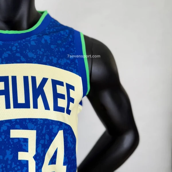 ست بسکتبالی میلواکی آبی - سون اسپرت