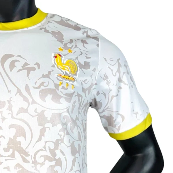 کیت فرانسه Flower سفید طلایی 2025 - سون اسپرت