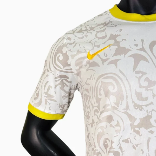 کیت فرانسه Flower سفید طلایی 2025 - سون اسپرت