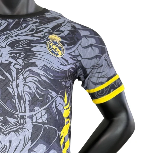 کیت پلیری رئال مادرید دراگون مشکی طلایی 2025 - سون اسپرت