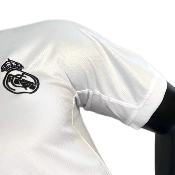 کیت رئال مادرید سفید طرح گل 2025 - سون اسپرت