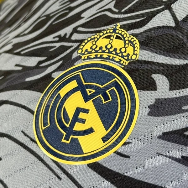 کیت پلیری رئال مادرید دراگون مشکی طلایی 2025 - سون اسپرت