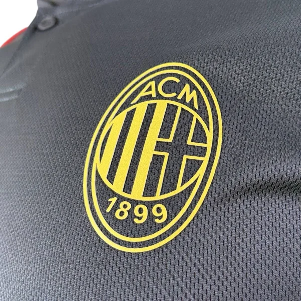 کیت هالیدی ورژن آث میلان - سون اسپرت