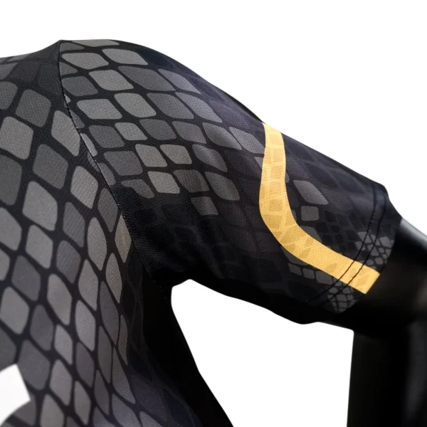 کیت چلسی مشکی طلایی 2026 - سون اسپرت