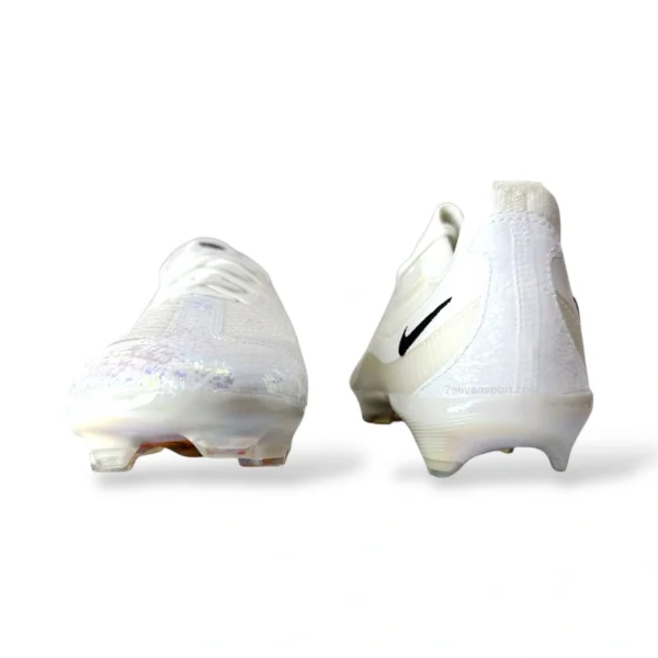 کفش استوکدار نایک فانتوم هولوگرامی 2026 سفید - سون اسپرت